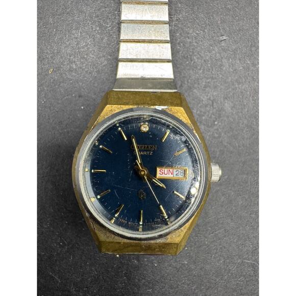 VTG Citizen CQ Watch Men\'s Black Dial Two Tone Day Date Round WR 2000-072138 main image 4